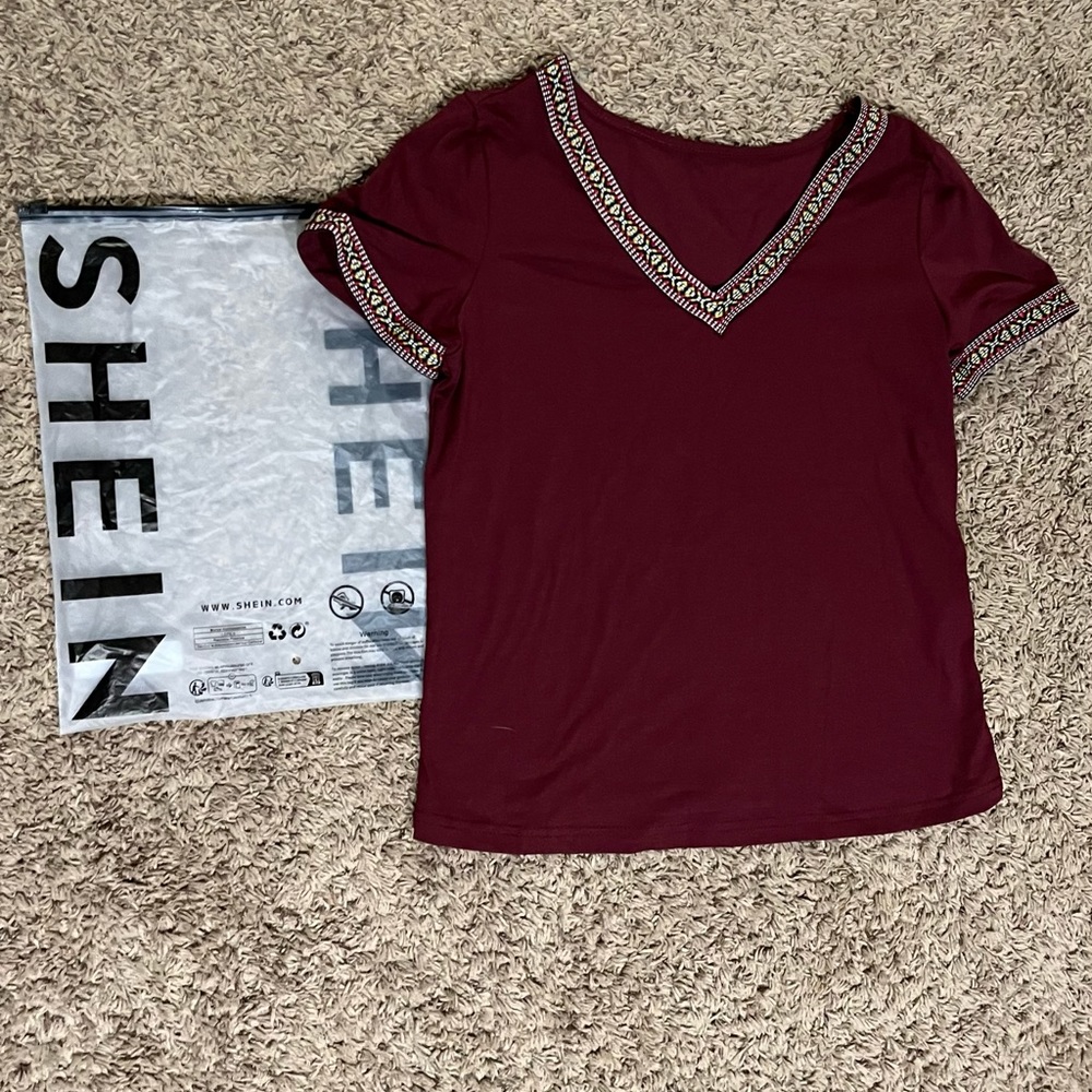 SHEIN Burgundy Tee with cute designs on collar & Sleeves. NWT